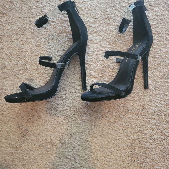 Olivia Jaymes Black Strappy Heels - Picture 2 of 5